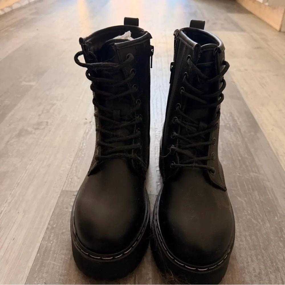 Steve Madden Buffy Black Platform Combat Boots Side Zip Vegan Leather NWOB - Picture 3 of 10